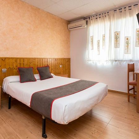 Oyo Hotel Los Alamos Plasencia Ngoại thất bức ảnh