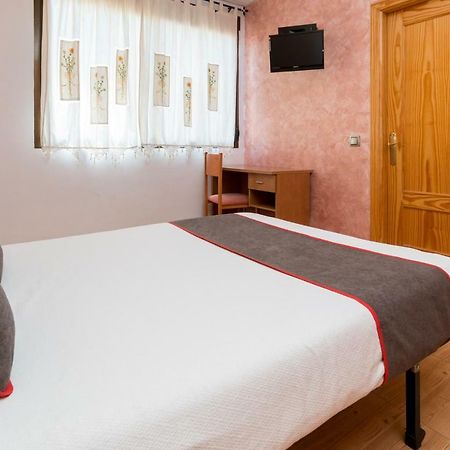 Oyo Hotel Los Alamos Plasencia Ngoại thất bức ảnh