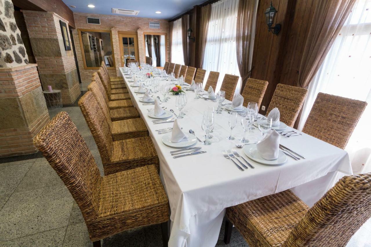 Oyo Hotel Los Alamos Plasencia Ngoại thất bức ảnh