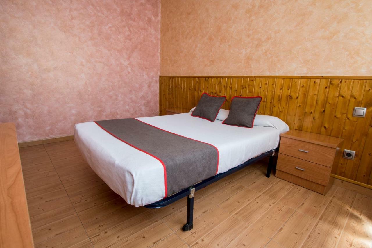 Oyo Hotel Los Alamos Plasencia Ngoại thất bức ảnh
