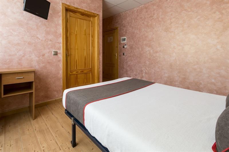 Oyo Hotel Los Alamos Plasencia Ngoại thất bức ảnh